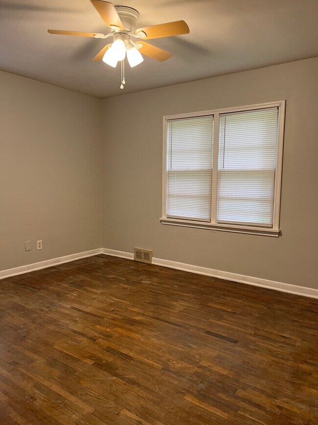 Building Photo - Step inside!  You will love what you see.