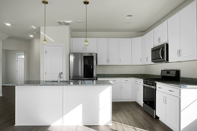 Building Photo - Beautiful 3 Bedroom, 2.5 Bath-Monks Corner...