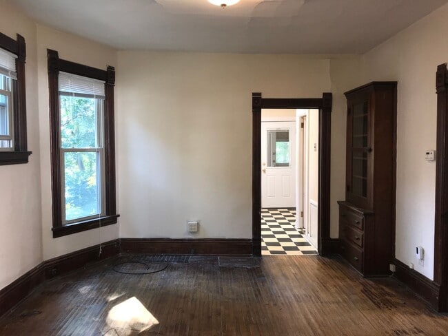Building Photo - Great Four-Bedroom-Plus-Den House in Vilas...