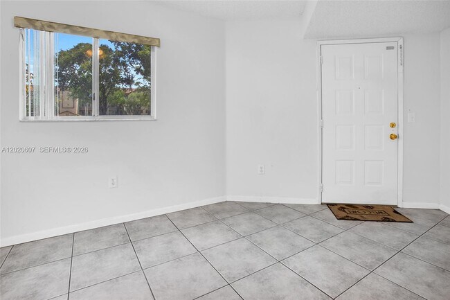 Building Photo - 900 SW 142nd Ave