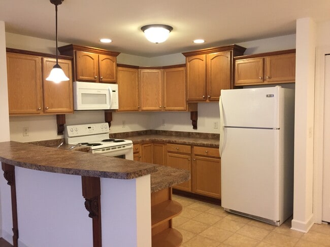 Building Photo - 2724 Hidden Dr