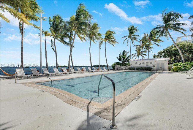 Building Photo - 650 NE 64th St