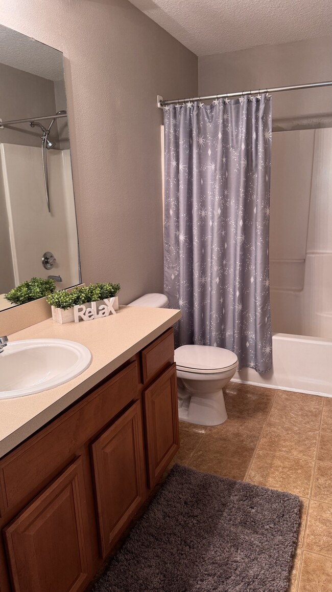 Building Photo - 581 Scrub Jay Dr