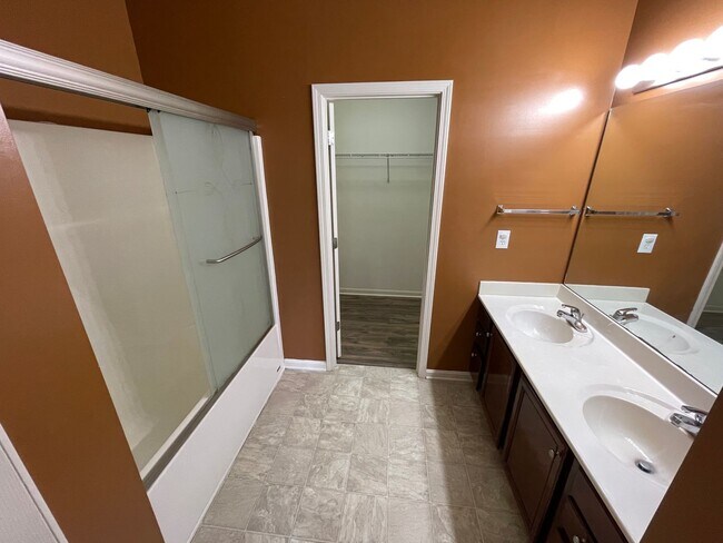 Building Photo - 10916 Collington Dr