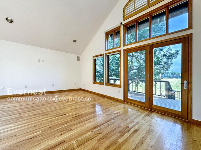 Building Photo - 990 Utica Cir