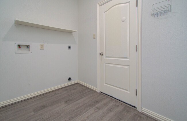 Building Photo - 22314 Mosshall Ct
