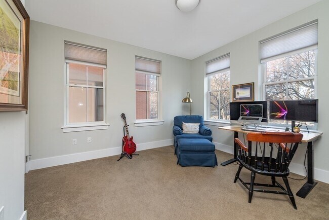 Building Photo - 10 St George St