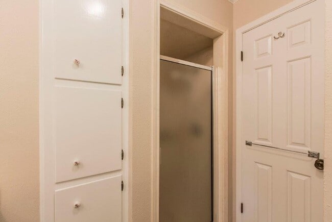 Building Photo - 3 BEDROOM, NORTH BELTON