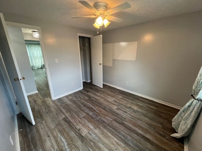 Building Photo - Beautifully remodeled 3 bedroom, 2.5 bath, 2 car garage