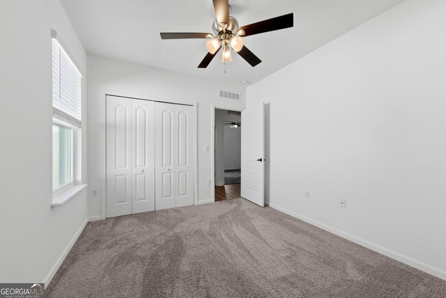 Building Photo - 131 College St