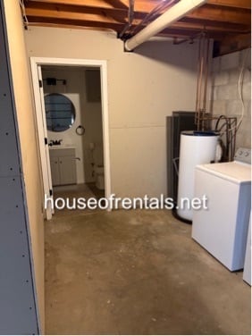 Building Photo - 555 E No Name Rd