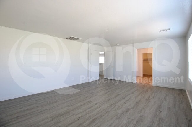 Building Photo - 7322 W St Charles Ave