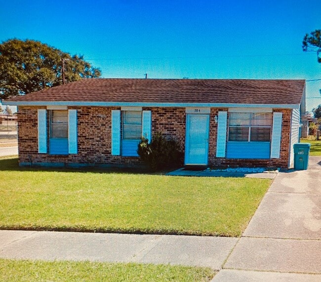 Primary Photo - 384 Layman St