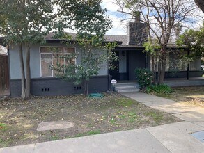 Building Photo - Three Weeks Free Rent - Beautiful Single S...