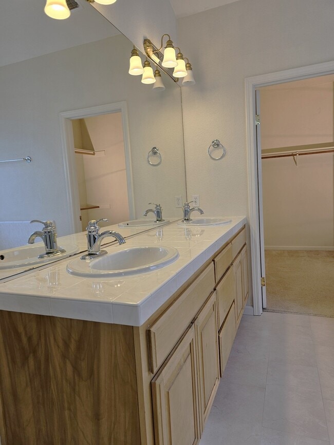Building Photo - 397 Raven Way