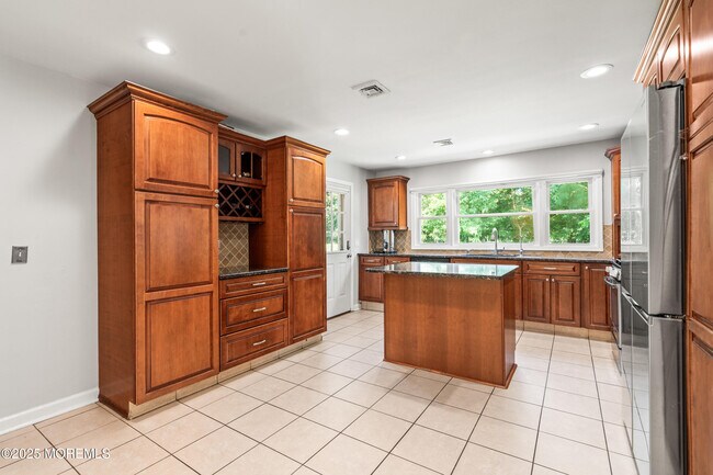 Building Photo - 523 Westwood Ave