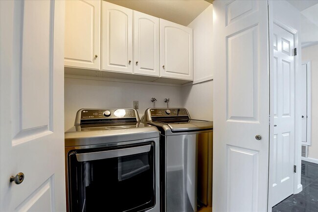 Building Photo - 1150 Pine St