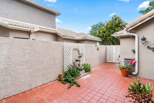 Building Photo - 5465 Monterey Cir