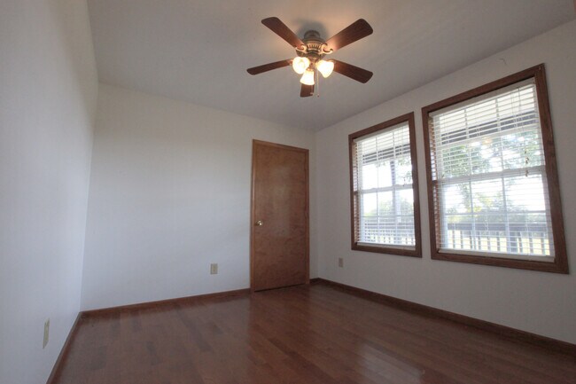 Building Photo - 1042 Murray-Kittrell Rd