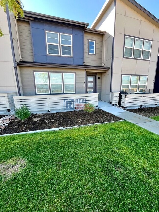 Building Photo - 1611 Spring Water Pt