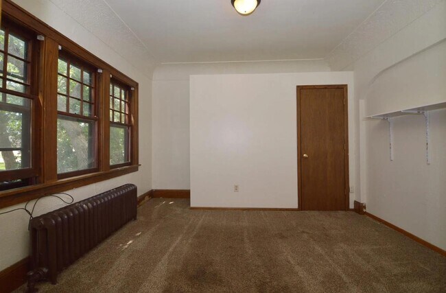 Building Photo - 388 3rd Ave S