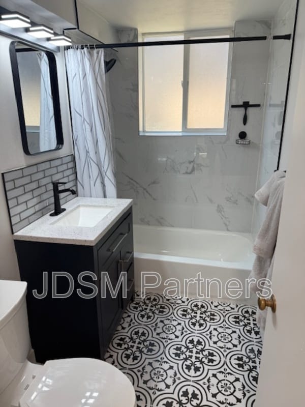 Building Photo - 1046 Harrison St