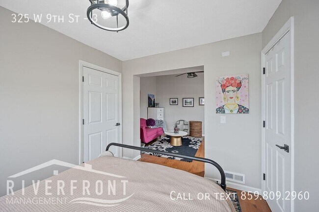 Building Photo - 325 W 9th St