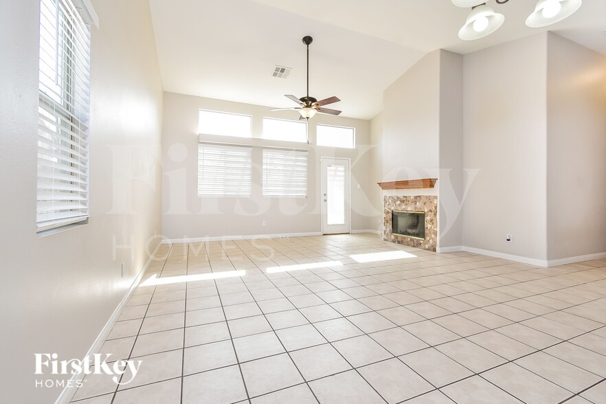 Building Photo - 3909 Linniki St