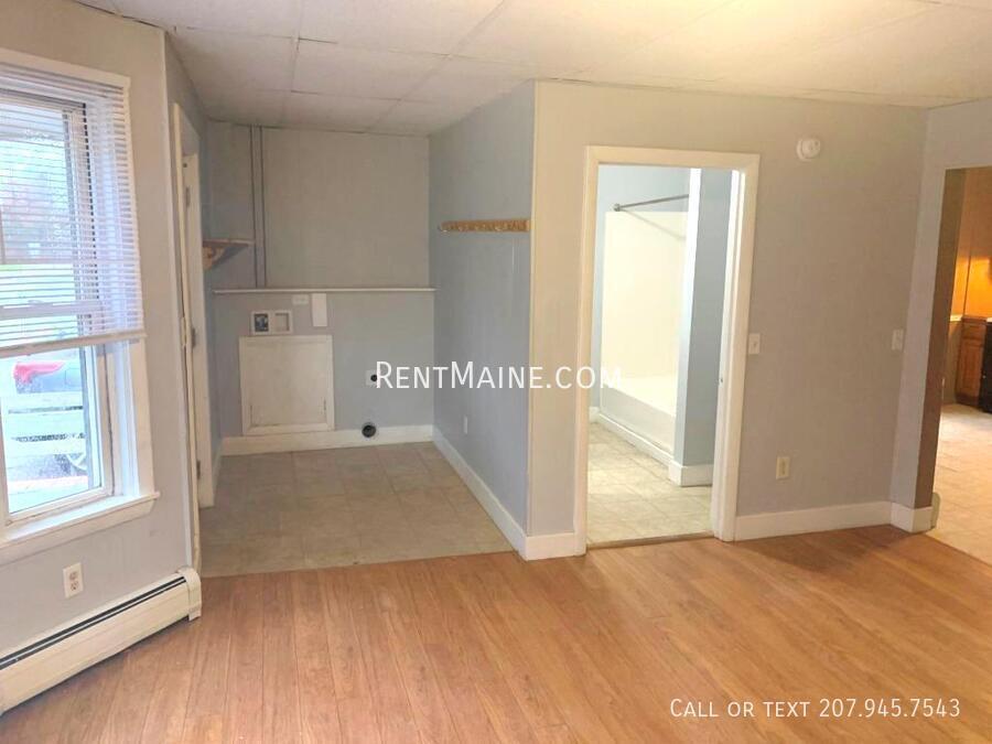 Building Photo - 207 S Main St