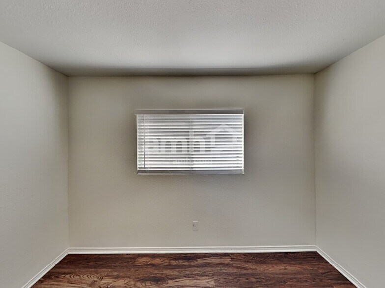 Building Photo - 217 N Willow Way