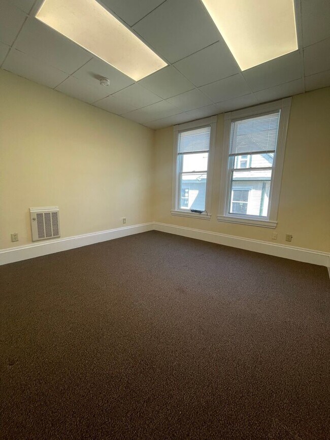 Building Photo - 46 N Prospect St