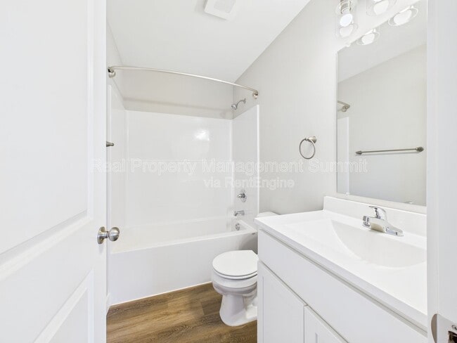 Building Photo - 1420 Circle Dr