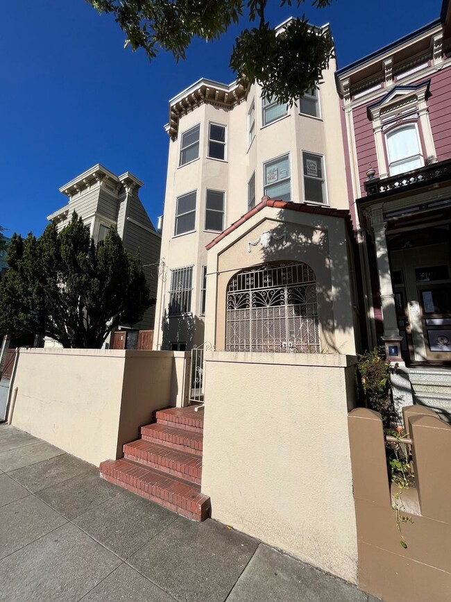 Building Photo - PM0309