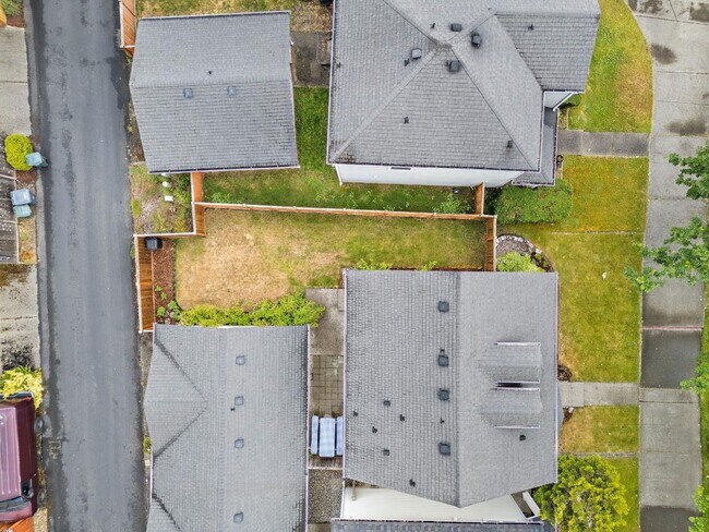 Building Photo - Cozy DuPont Home with Fenced Yard, 2-Car Garage & Minutes to JBLM!