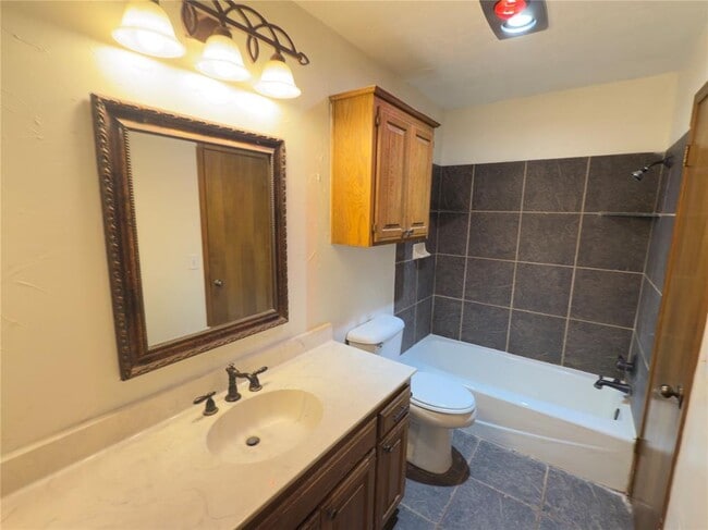 Building Photo - 217 Woodbridge Cir