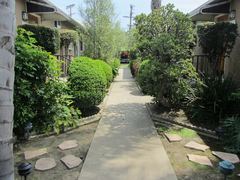 Building Photo - 2226 S Carmelina Ave