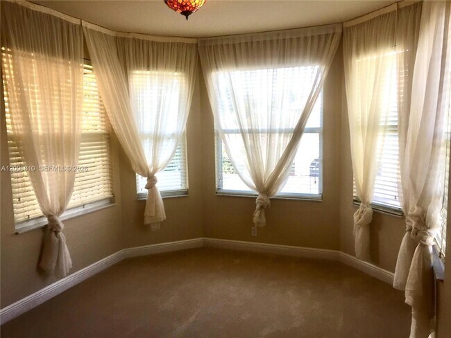 Building Photo - 7477 NW 114th Terrace