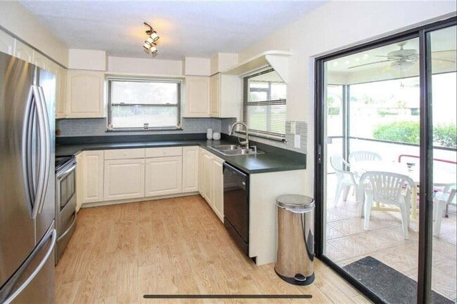 Building Photo - 2525 SW Egret Pond Cir
