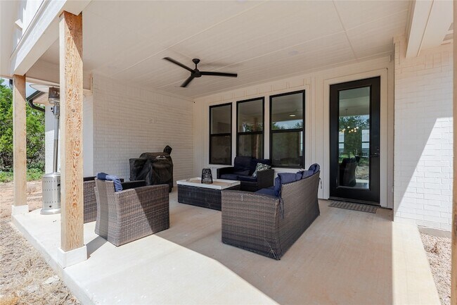 Building Photo - 405 Oak Tree Dr