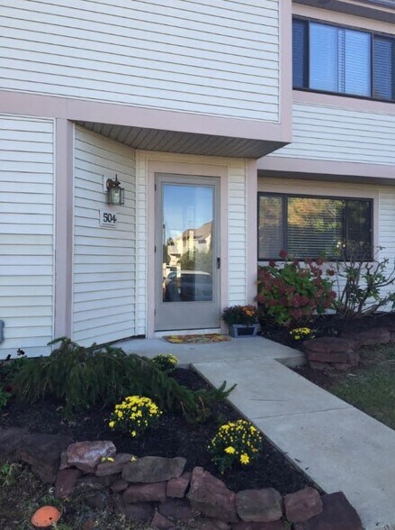 Primary Photo - 504 Heritage Dr