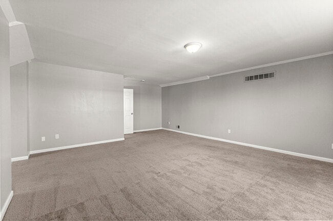 Building Photo - 229 Oak St