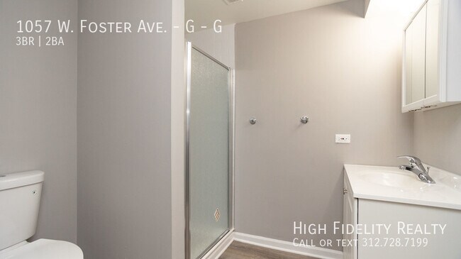 Building Photo - 1057 W Foster Ave