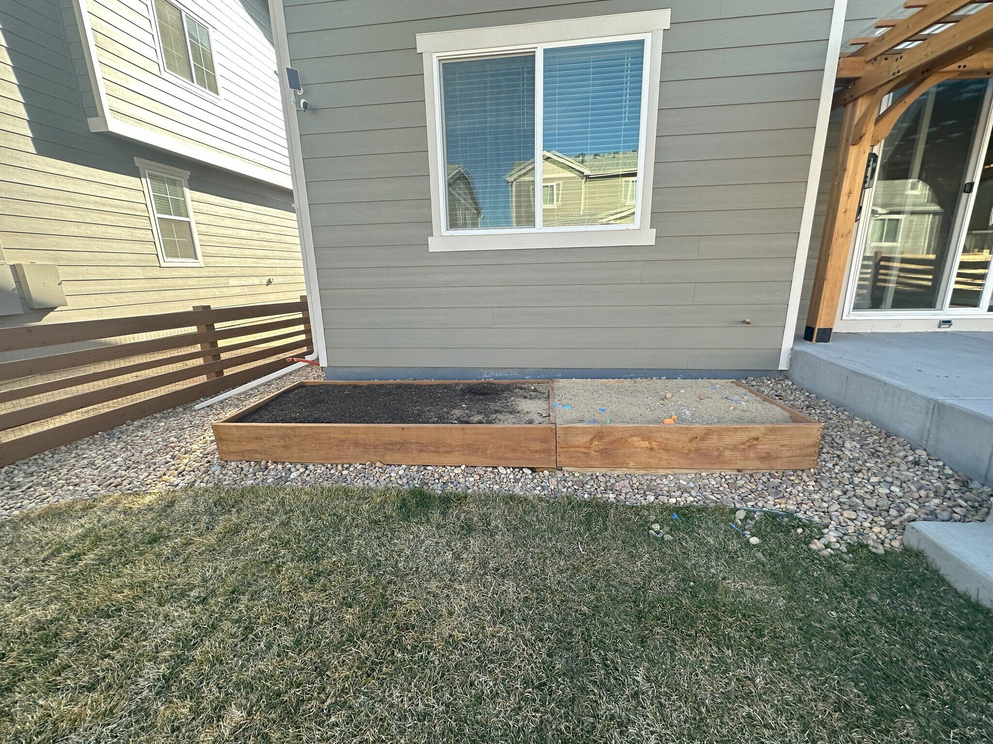 Building Photo - 870 Golden Peak Dr