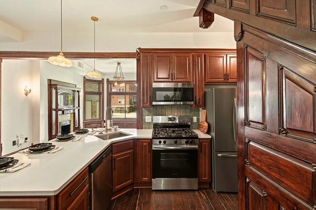 Building Photo - 701 W Canfield St