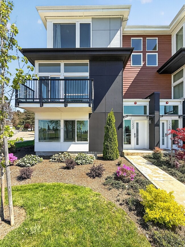 Building Photo - 1232 Harrington Ave NE