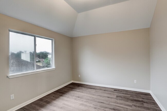 Building Photo - 3924 Highland Vale Ct