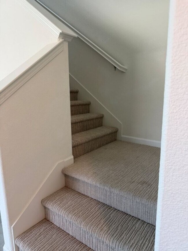 Building Photo - Newer 4 Bed / 2.5 Bath Home in Spring Lake | Owned Solar | Prime Location