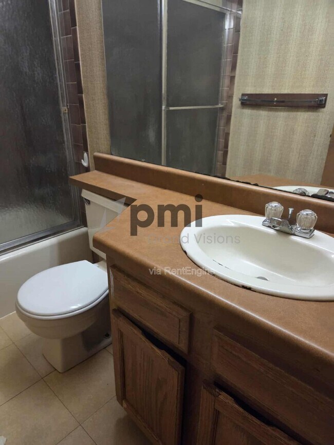 Building Photo - 955 4th St