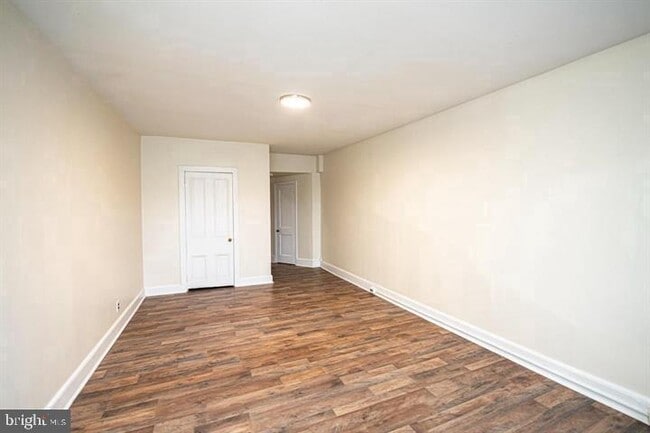 Building Photo - 215 Bridge St