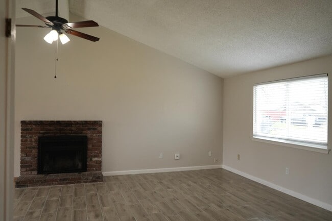 Building Photo - 4310 N Barcus Ave